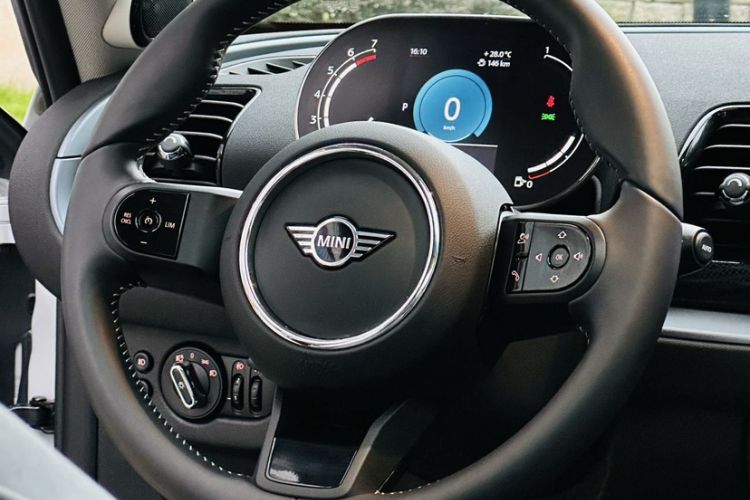 Used MINI Clubman 2023 1.5T COOPER Connoisseur Interior 3