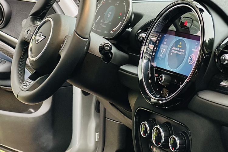 Used MINI Clubman 2023 1.5T COOPER Connoisseur Interior 5