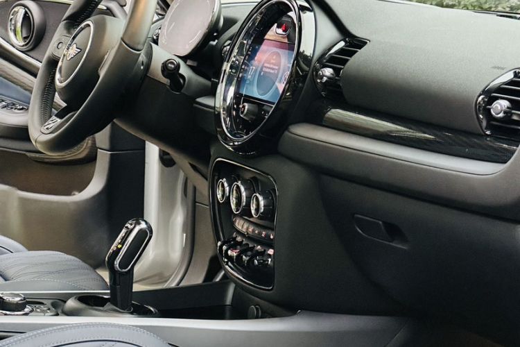 Used MINI Clubman 2023 1.5T COOPER Connoisseur Interior 6