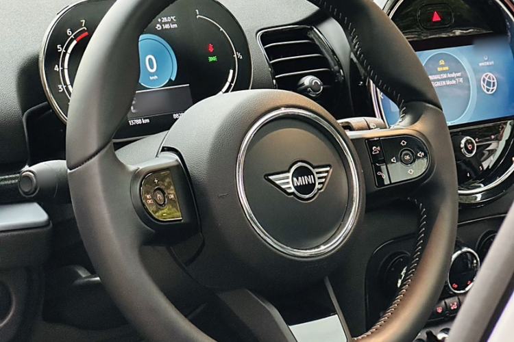Used MINI Clubman 2023 1.5T COOPER Connoisseur Interior 8