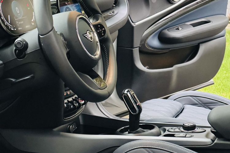 Used MINI Clubman 2023 1.5T COOPER Connoisseur Interior 9