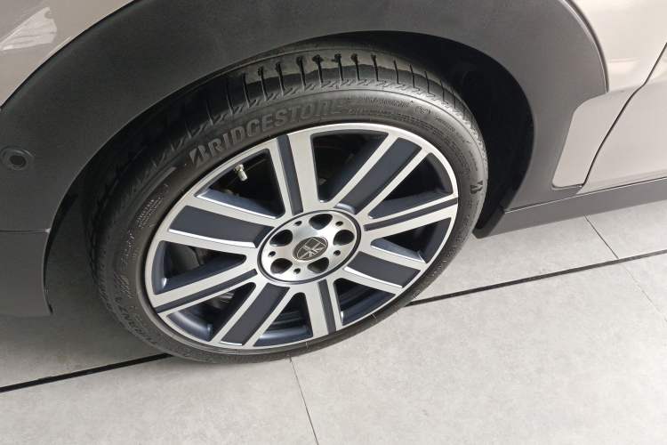 Used MINI Clubman 2023 Refresh 1.5T COOPER Connoisseur Left Front Wheel Hub