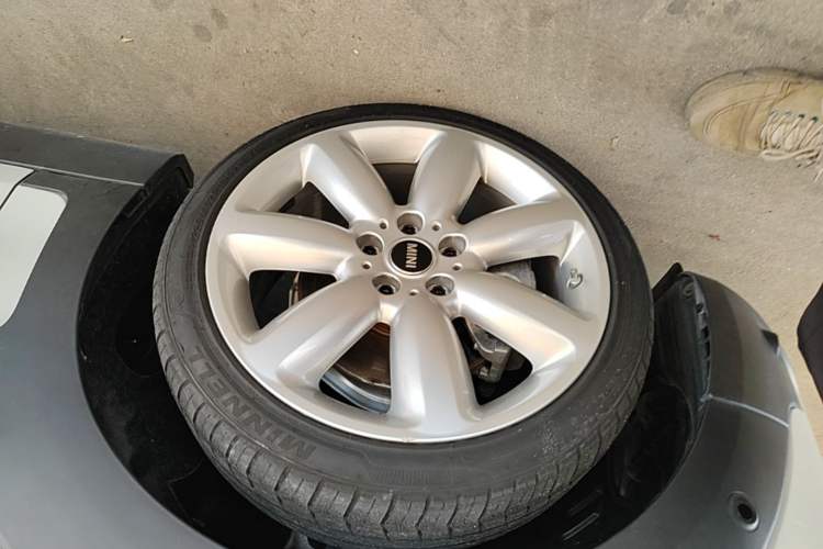 Used MINI Clubman 2023 1.5T COOPER Connoisseur Left Front Wheel Hub