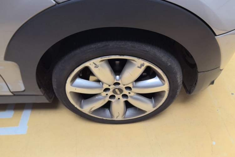 Used MINI Clubman 2023 Updated 1.5T COOPER Classic Edition Right Front Wheel Hub
