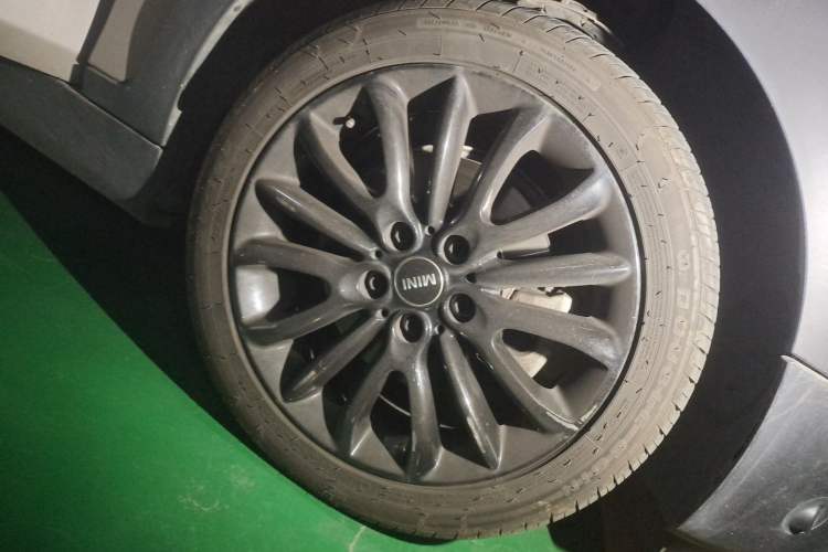 Used MINI Clubman 2023 Updated 1.5T COOPER Classic Edition Right Front Wheel Hub