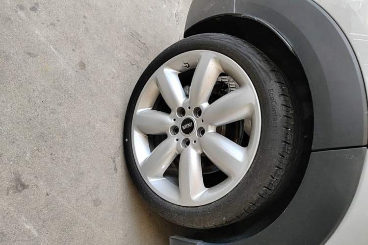 Used MINI Clubman 2023 1.5T COOPER Connoisseur Right Rear Wheel Hub