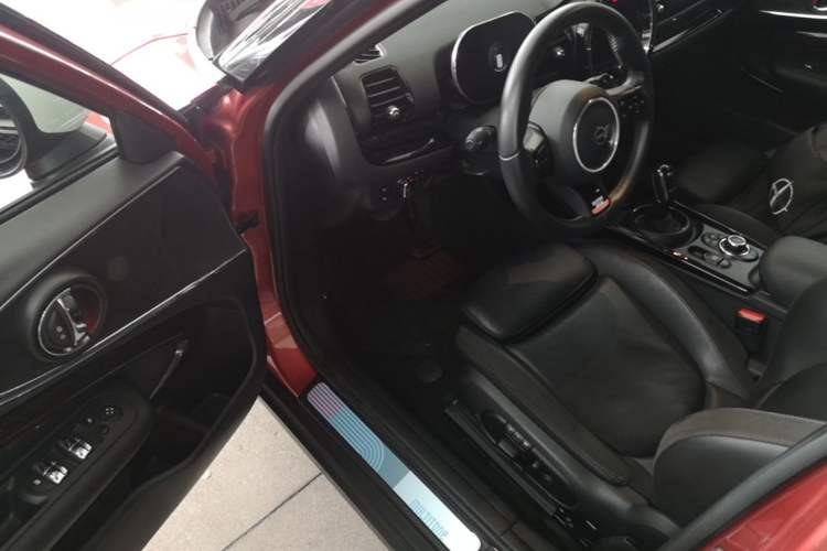 Used MINI Clubman 2023 2.0T COOPER S Limited Edition Arc Driver Seat