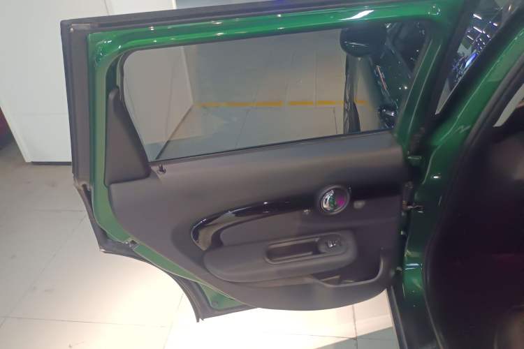 Used MINI Clubman 2023 1.5T COOPER Connoisseur Interior 8