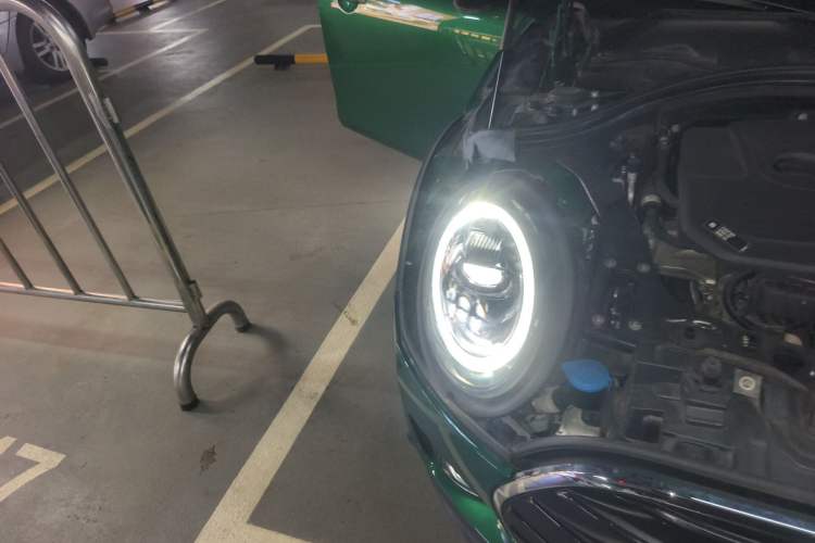 Used MINI Clubman 2023 1.5T COOPER Connoisseur Right Front Headlight