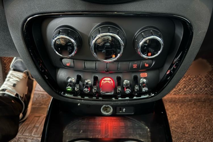 Used MINI Clubman 2023 2.0T COOPER S Connoisseur Audio And AC Panel