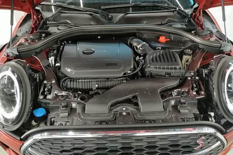 Used MINI Clubman 2023 2.0T COOPER S Connoisseur Engine Bay