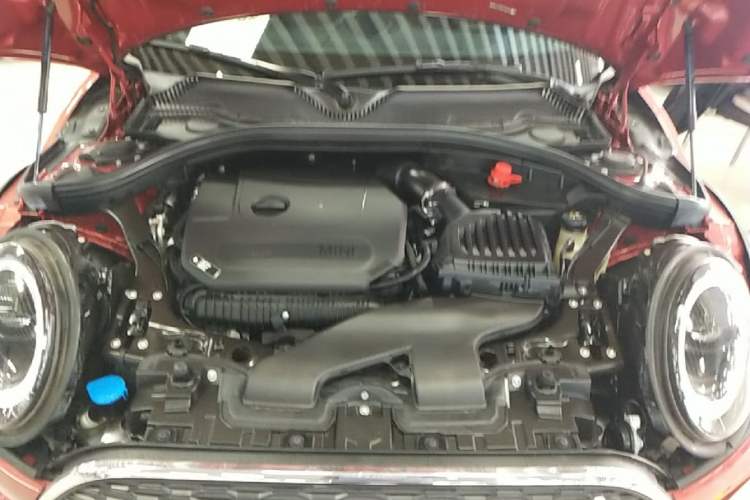 Used MINI Clubman 2023 2.0T COOPER S Connoisseur Engine Bay