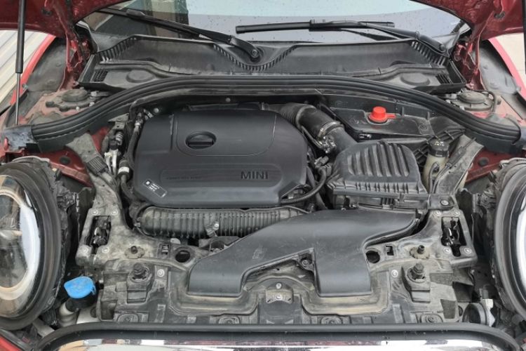 Used MINI Clubman 2023 2.0T COOPER S Connoisseur Engine Bay