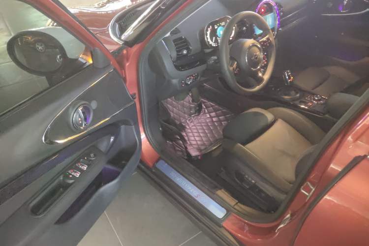 Used MINI Clubman 2023 2.0T COOPER S Connoisseur Interior 3