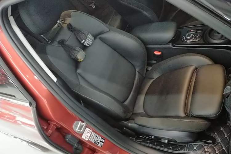 Used MINI Clubman 2023 2.0T COOPER S Connoisseur Right Front Seat