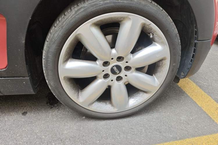 Used MINI Clubman 2023 1.5T COOPER Classic Edition Right Front Wheel Hub