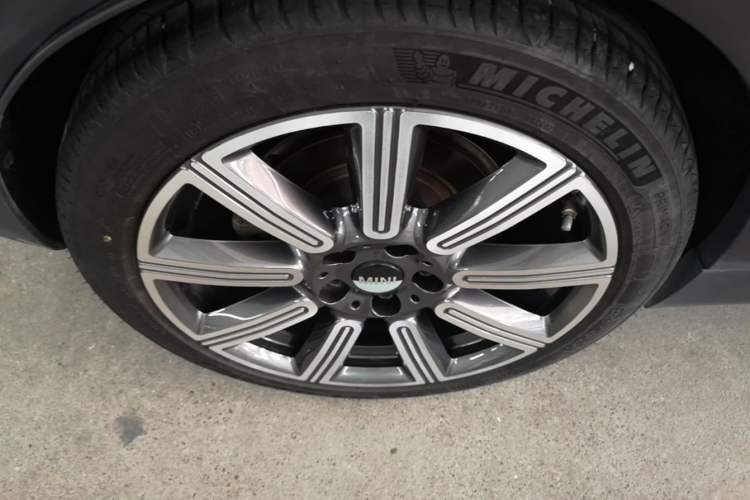 Used MINI Clubman 2023 2.0T COOPER S Limited Edition Arc Right Rear Wheel Hub