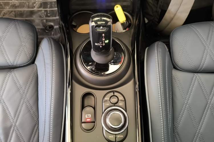 Used MINI Clubman 2023 1.5T COOPER Connoisseur Gear Lever