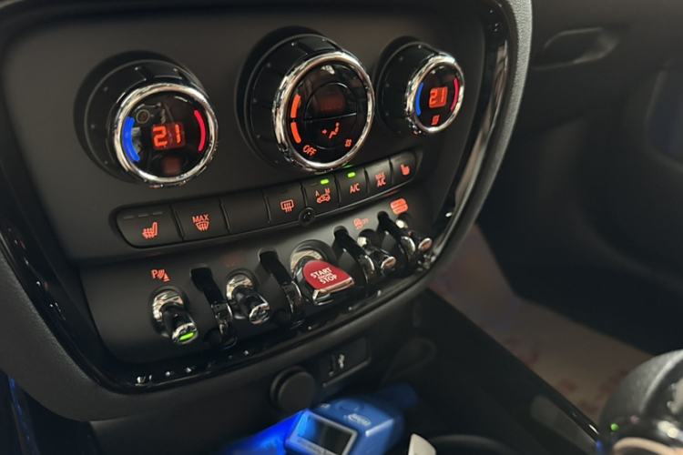 Used MINI Clubman 2023 1.5T COOPER Connoisseur Interior 1