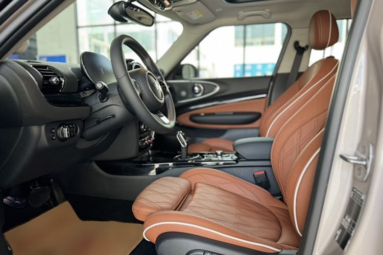 Used MINI Clubman 2023 1.5T COOPER Connoisseur Interior 2