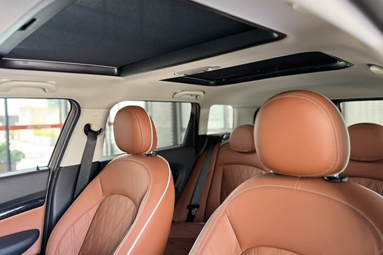 Used MINI Clubman 2023 1.5T COOPER Connoisseur Interior 5