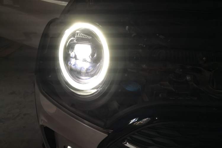 Used MINI Clubman 2023 Revised 2.0T COOPER S Connoisseur Right Front Headlight