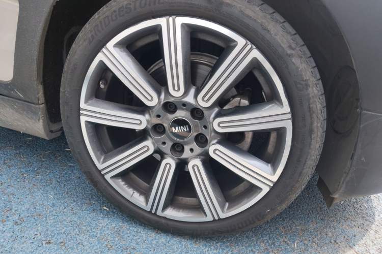 Used MINI Clubman 2023 Refresh 1.5T COOPER Connoisseur Right Front Wheel Hub