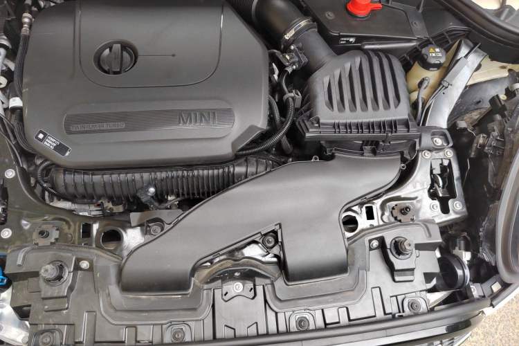 Used MINI Clubman 2023 2.0T COOPER S Connoisseur Engine Bay