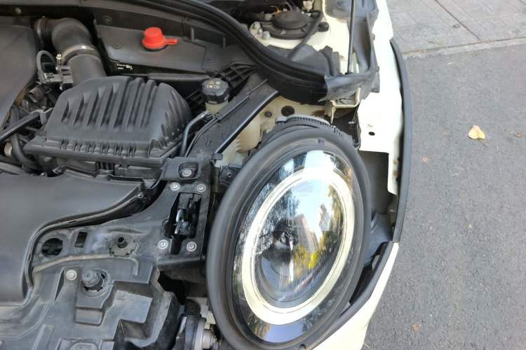 Used MINI Clubman 2023 2.0T COOPER S Connoisseur Engine Bay Left