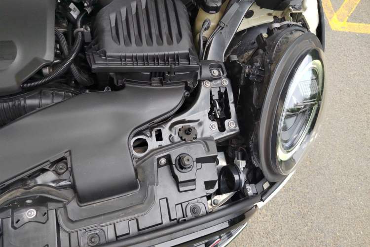 Used MINI Clubman 2023 2.0T COOPER S Connoisseur Engine Bay Left