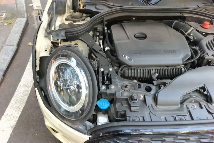 Used MINI Clubman 2023 2.0T COOPER S Connoisseur Engine Bay Right