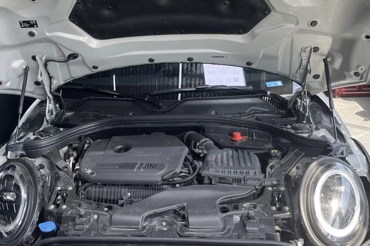 Used MINI Clubman 2023 2.0T COOPER S Connoisseur Engine Bay