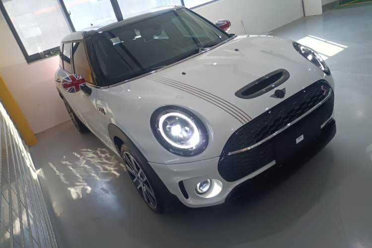 Used MINI Clubman 2023 Revised 2.0T COOPER S Connoisseur Front Right 45 Deg