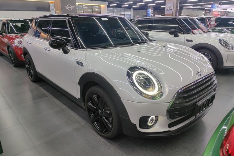 Used MINI Clubman 2023 Updated 1.5T COOPER Classic Edition Front Right 45 Deg