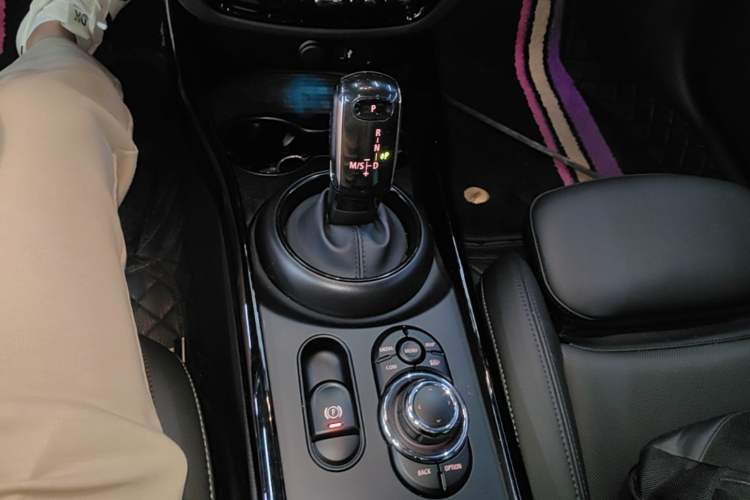 Used MINI Clubman 2023 Updated 1.5T COOPER Classic Edition Gear Lever