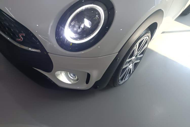 Used MINI Clubman 2023 Revised 2.0T COOPER S Connoisseur Left Front Headlight