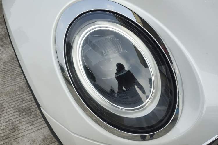 Used MINI Clubman 2023 Updated 1.5T COOPER Classic Edition Right Front Headlight