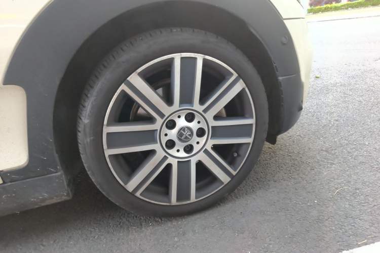 Used MINI Clubman 2023 2.0T COOPER S Connoisseur Right Front Wheel Hub