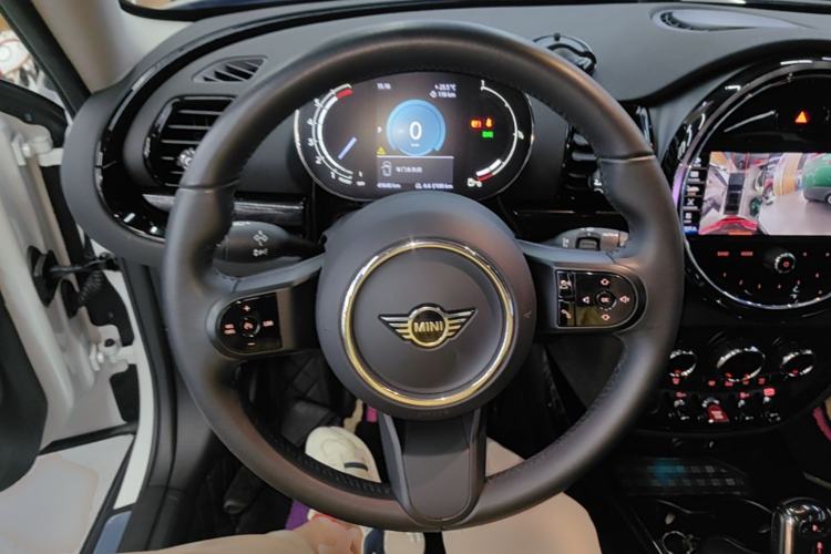 Used MINI Clubman 2023 Updated 1.5T COOPER Classic Edition Steering Wheel