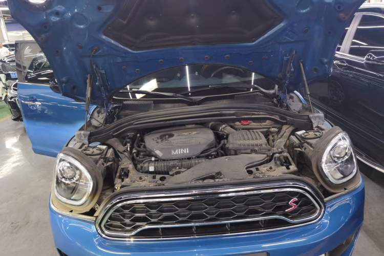 Used MINI Countryman 2018 2.0T COOPER S ALL4 Artist Engine Bay