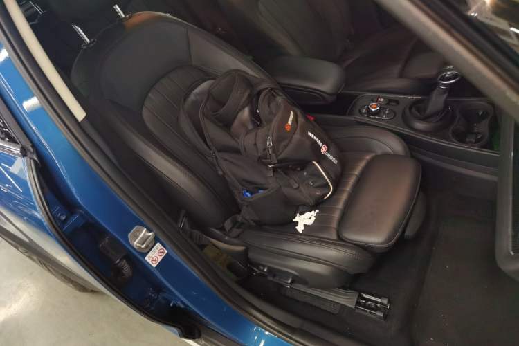 Used MINI Countryman 2018 2.0T COOPER S ALL4 Artist Right Front Seat