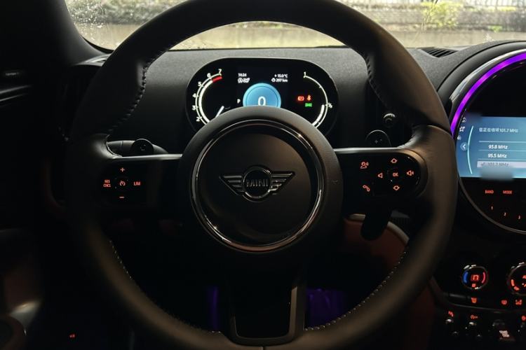 Used MINI Countryman 2023 Second Facelift 2.0T COOPER S ALL4 Connoisseur Interior 3