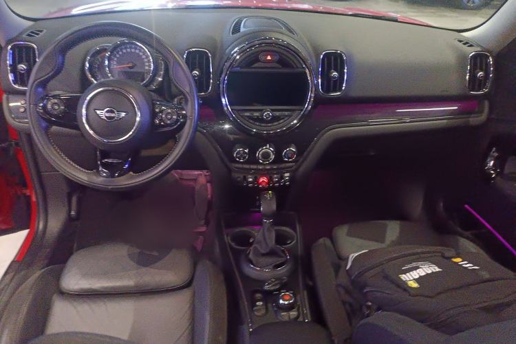 Used MINI Countryman 2018 1.5T COOPER ALL4 Artist Interior 2