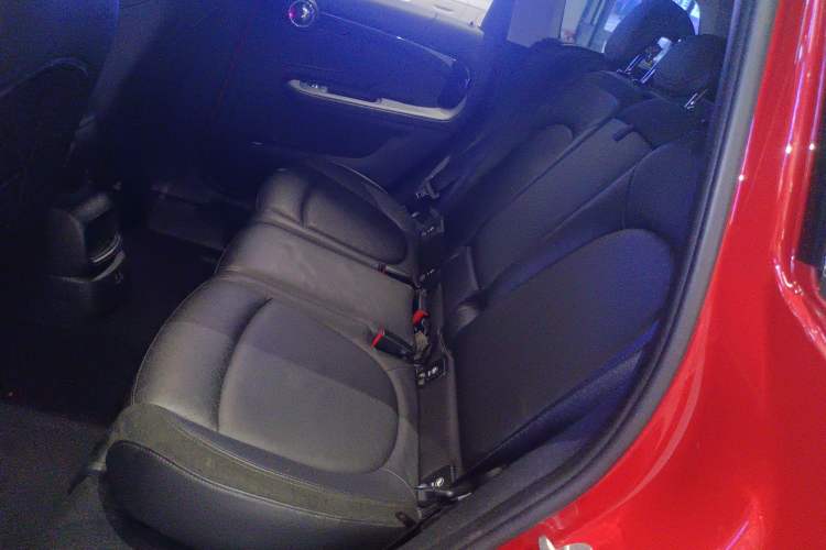 Used MINI Countryman 2018 1.5T COOPER ALL4 Artist Interior 4
