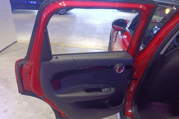 Used MINI Countryman 2018 1.5T COOPER ALL4 Artist Interior 8