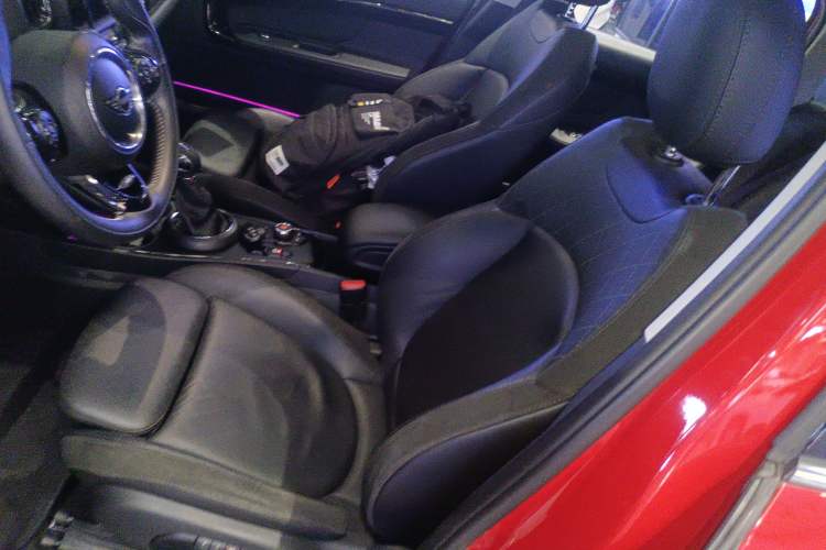 Used MINI Countryman 2018 1.5T COOPER ALL4 Artist Left Front Seat
