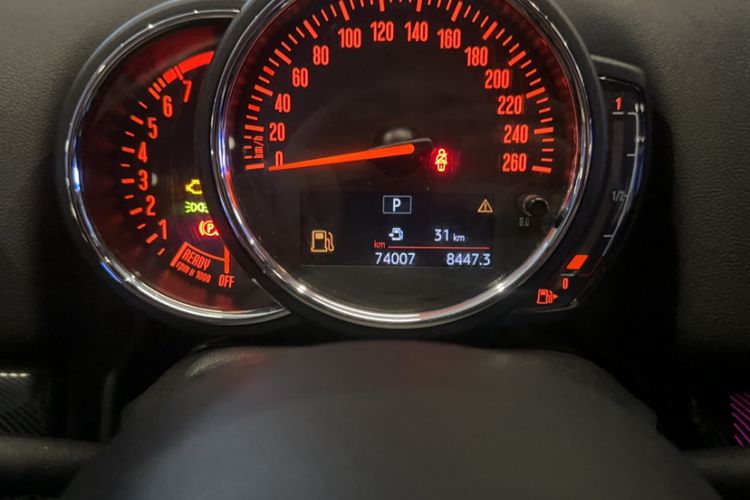 Used MINI Countryman 2018 1.5T COOPER ALL4 Artist Odometer Close Up