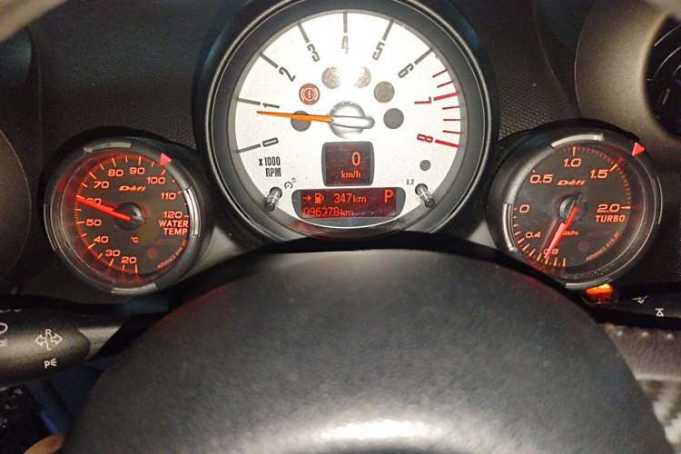 Used MINI Countryman 2011 1.6L ONE Odometer Close Up