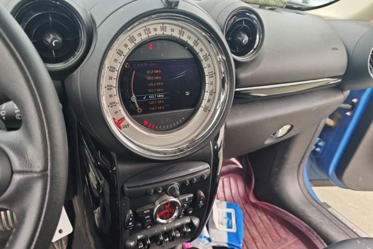 Used MINI Countryman 2011 1.6T COOPER S ALL4 5-seater model Audio And AC Panel