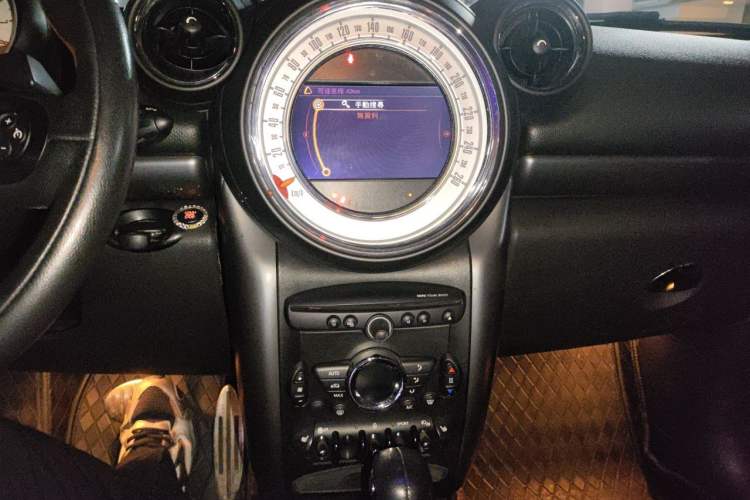 Used MINI Countryman 2011 1.6T COOPER S ALL4 5-seater model Audio And AC Panel